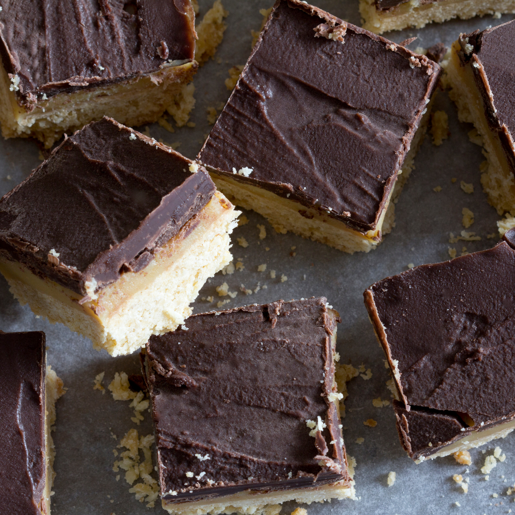 Chai-Spiced Salted Caramel Slice – Prana Chai